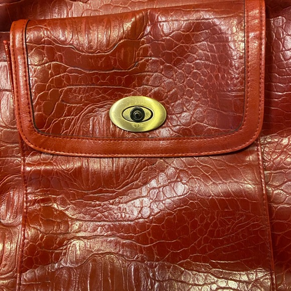 Bueno red faux leather travel bag - Picture 6 of 16
